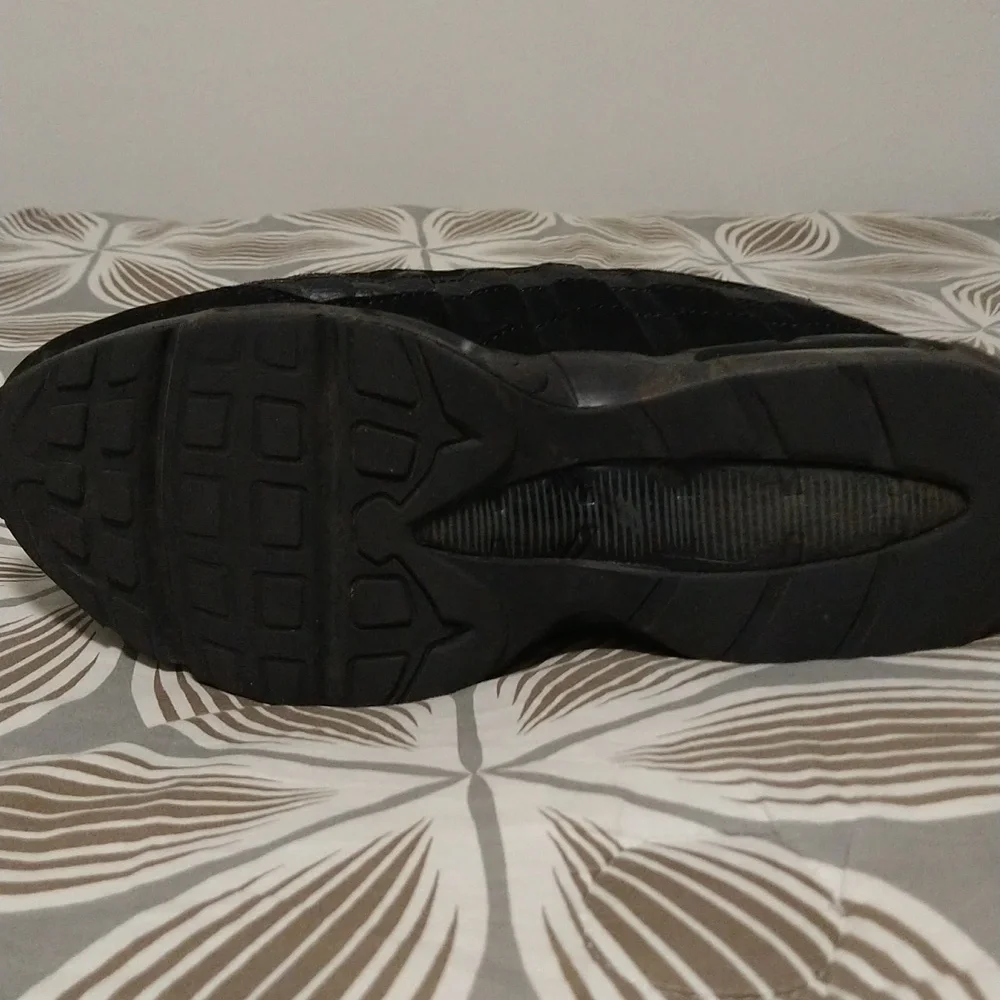 Shoes - Picture 6 of 8